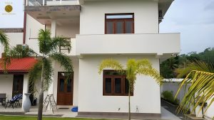 Villa Noble Horizon Sri Lanka – tropical villa garden with private pool, sun loungers and shaded umbrella area